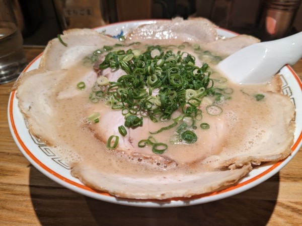 「チャーシュー麺1000円替玉140円」@博多ラーメン でぶちゃん 高田馬場本店の写真