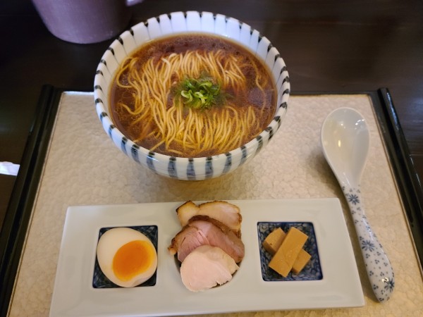 「名古屋コーチンらぁ麺」@麺屋 八っすんばの写真