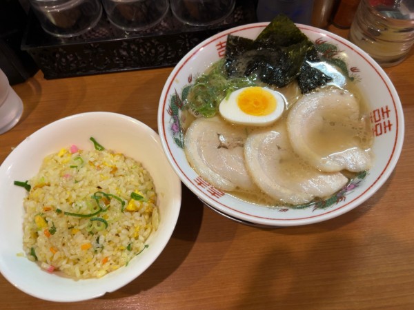 「豚骨ラーメン 焼めしセット」@豚骨発祥 久留米ラーメン くるめやの写真