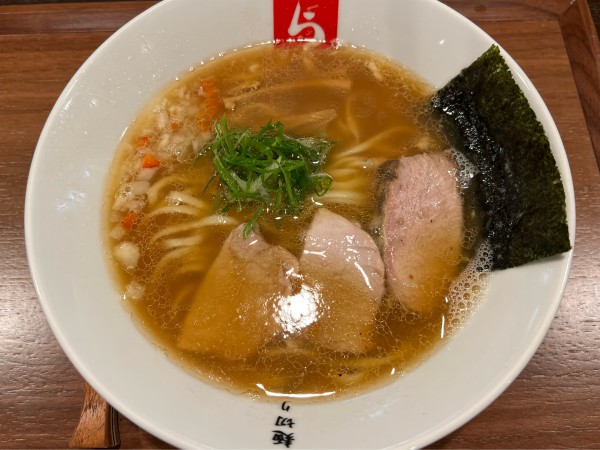 「焼干しそば しょっつる」@麺切り 白流の写真