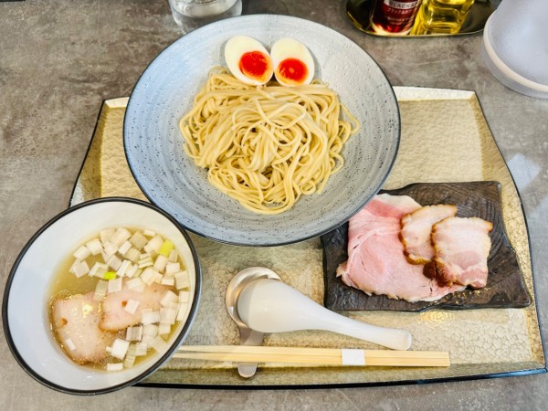「つけ蕎麦〈塩〉上【1500円】」@宍道湖しじみ中華蕎麦 琥珀 池袋店の写真