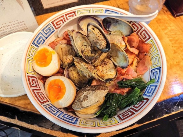 「大アサリとベーコンのもち姫酒蒸し和えそば」@塩そば 桑ばらの写真