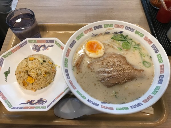 「とんこつラーメンセット 1,050円」@東京ベイキッチン 東京ビッグサイト店の写真