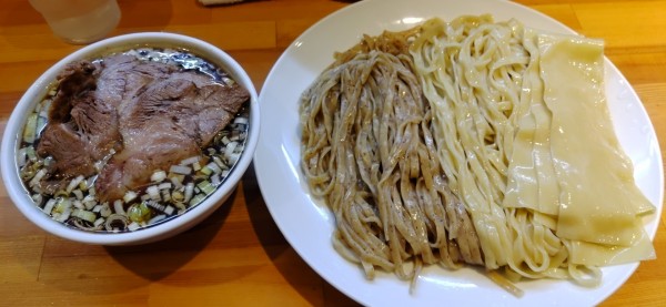 「焙煎2色つけ麺チャーシュー（大盛）+玉子、凄平麺」@らぁめん りきどうの写真