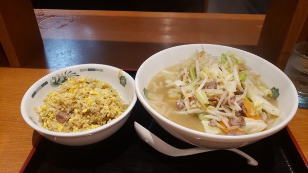 「野菜たっぷりタンメン+半チャーハン」@日高屋 大宮三橋6丁目店の写真
