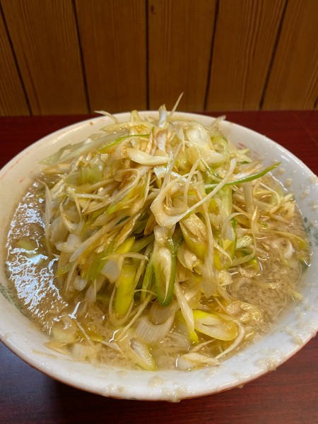 「ラーメン中盛ネギネギコッテリメンカタメ」@関越ラーメン 仙龍の写真