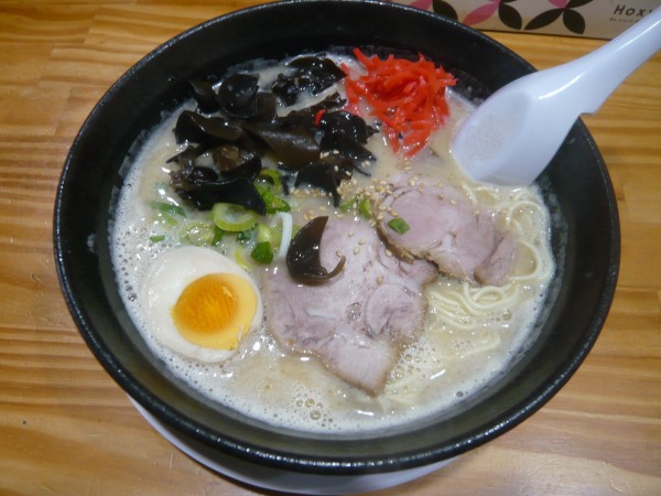 「白とんらーめん（+きくらげ）」@とんこつらーめん いちの屋の写真