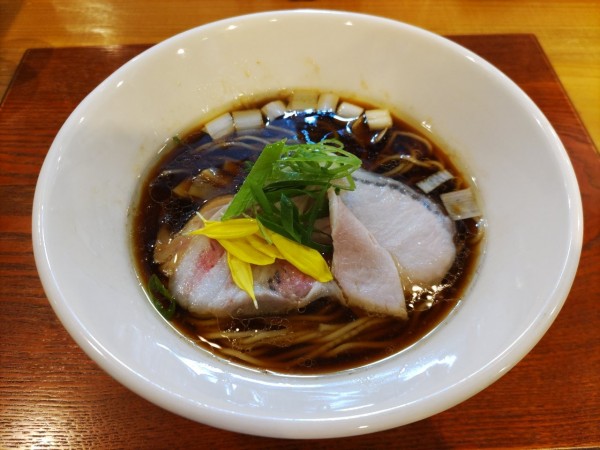 「旨み鶏だしらーめん醤油」@生粋 花のれんの写真