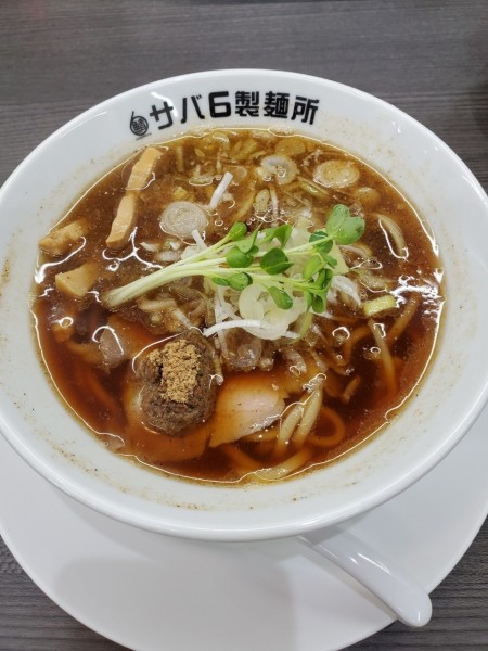 「サバ醤油ラーメン　鯖ちょこめし」@サバ6製麺所 藤沢柄沢店の写真