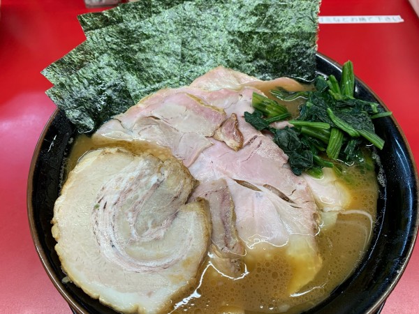 「チャーシュー麺3枚＋海苔＋味玉＋バラ＋中盛」@王道家直伝 との丸家 八潮店の写真