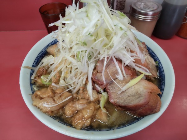 「小ラーメン＋ネギ､ニンニク少し アブラ」@ラーメン二郎 桜台駅前店の写真