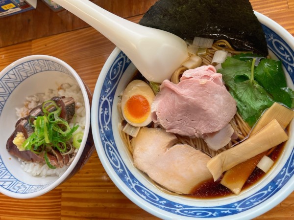 「黒醤油そば＋鰹づけ丼」@中華そば よしかわの写真