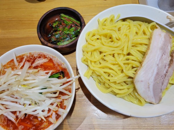 「辛味噌つけ麺大盛+辛ニラ+チャーシュー」@味噌麺処 花道庵 北参道店の写真