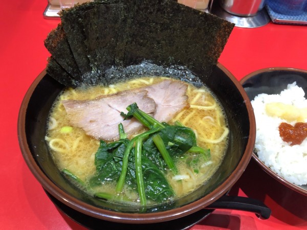 「ラーメン並 850円＋クーポン のり5枚」@横浜ラーメン 新横家の写真