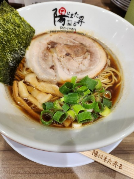 「牛骨醤油ラーメン」@ラー麺 陽はまた昇る 伏見稲荷駅前本店の写真