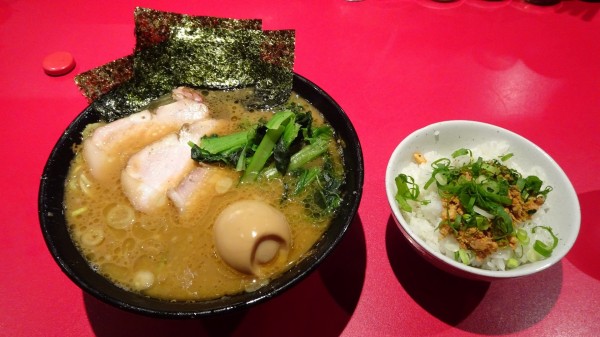 「チャーシューメン（1,000円）＋味玉子（100円）＋ライス」@厚木家の写真