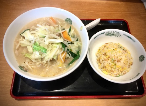 「ﾀﾝﾒﾝ･半ﾁｬｰﾊﾝｾｯﾄ(850￥)」@日高屋 古河下山店の写真