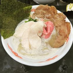 鶏白湯塩ラーメン