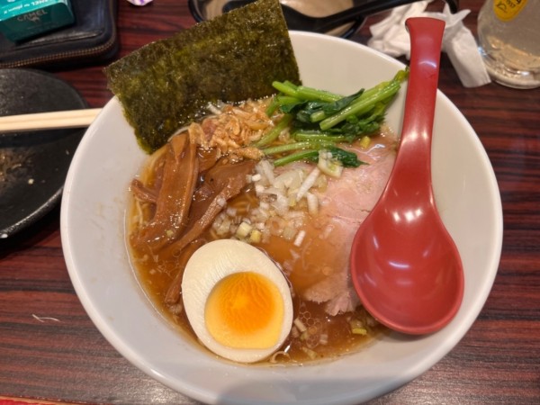 「淡麗醤油らぁめん750円」@丸新らぁめん食堂の写真