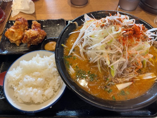 「辛味噌ラーメン・唐揚げセット」@マルキン本舗 熊谷店の写真