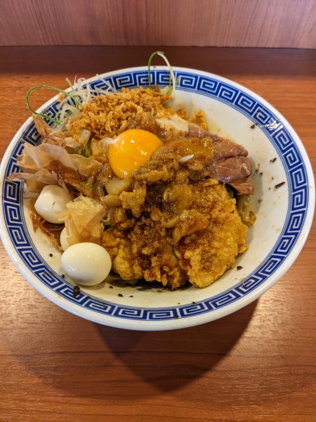 「特製汁なし（麺少なめ）」@びんびん豚 坂戸店の写真