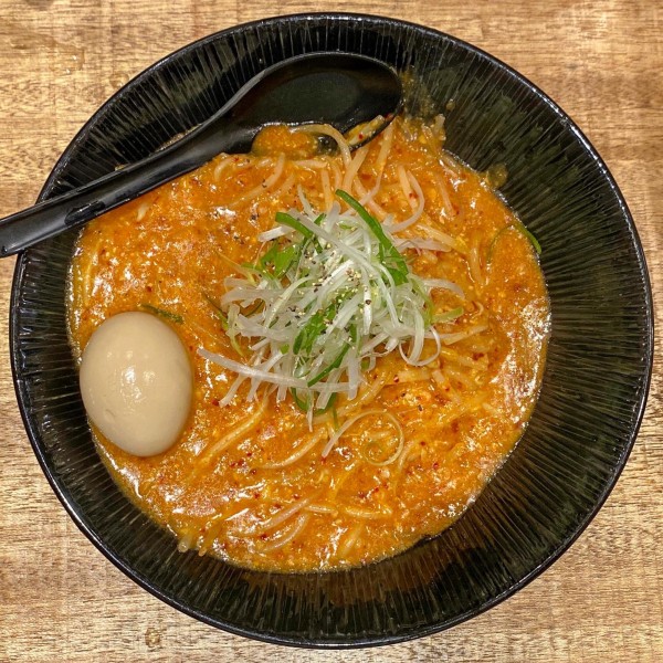 「辛味噌ラーメン ¥800 味玉 ¥100」@大塚屋の写真