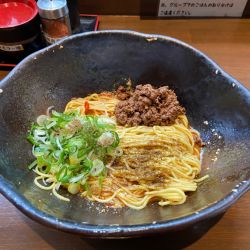 汁なし坦々麺、ご飯おかわり自由(740円)
