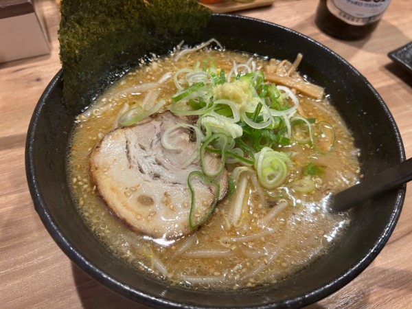「極味噌ラーメン980円+餃子セット1000円 他」@らーめん 極 錦町店の写真