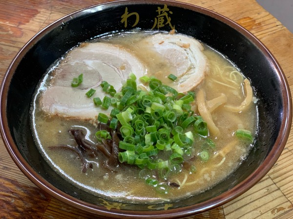 「わくらーめん（かため）」@博多とんこつラーメン わ蔵 歌舞伎町店の写真