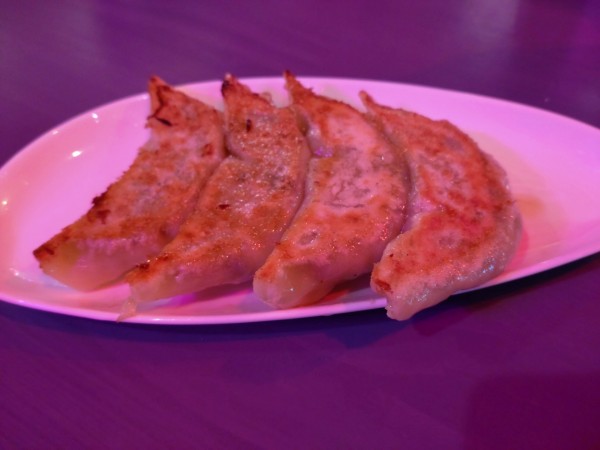 「お通し餃子４ヶ　４００円」@ジャギ飯店の写真