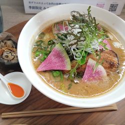 【限定】味噌らーめん1300円、唐揚げマヨにぎり180円