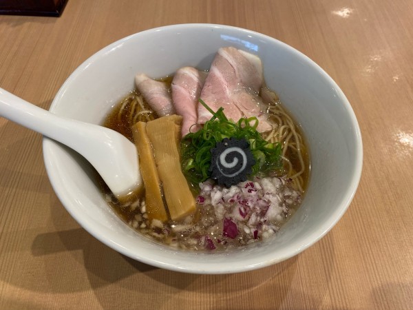 「淡麗煮干しそば 850円」@らぁ麺まる鈴 本厚木店の写真