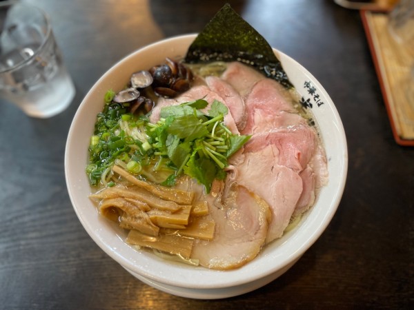 「【限定】しじみ出汁ラーメン ¥1200」@中華そば 半ざわの写真