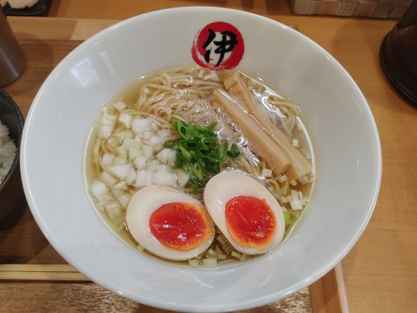 「鶏そば塩」@らーめん伊の屋の写真