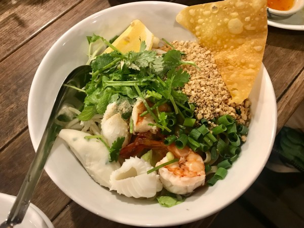 「屋台のお米汁なしめん（海鮮）」@アムリタ食堂の写真