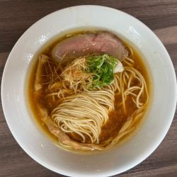 初代醤油鶏そば　880円