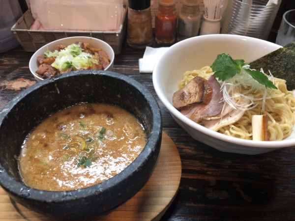 「肉汁つけ麺（限定）➕チャーシュー丼」@中華そば こむぎの写真