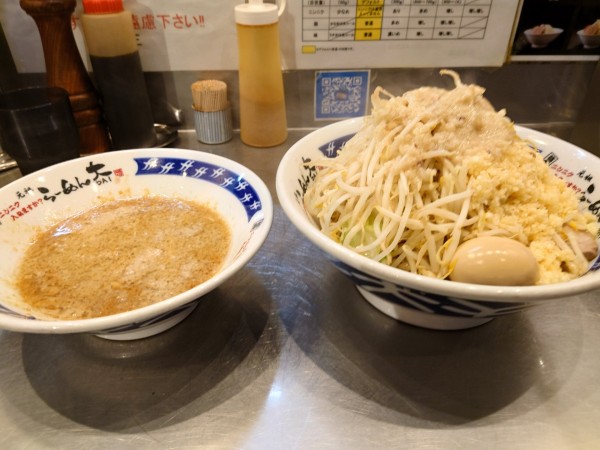 「大つけ麺(平打ちちぢれ麺)野菜  ニンニクマシ  アブラ」@らーめん大 大森店の写真