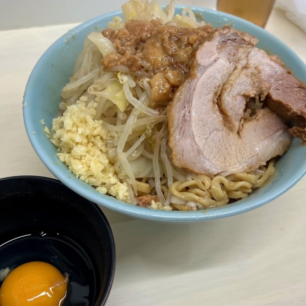 「汁なし（野菜・ニンニク少・脂）＋生たまご」@俺の生きる道 柏店の写真