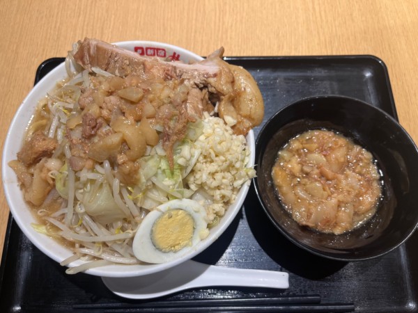 「【ラーメン富士丸】ラーメン　中盛り　豚カスアブラ」@#新宿地下ラーメンの写真