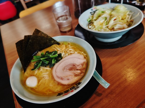 「ラーメン７８０円＆もやキャベ１５０円」@町田商店 山際店の写真