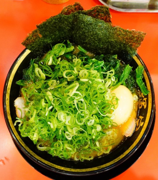 「ラーメン（並）＋味玉＋ほうれん草＋九条ネギ」@横浜家系ラーメン 大輝家の写真