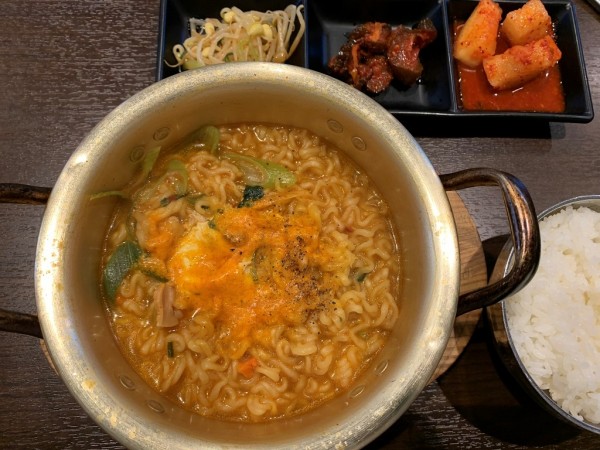 「鍋ラーメン（半ライス付き）」@韓国料理 キュンちゃんの写真