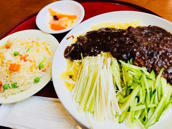 「ジャージャー麺 ミニチャーハンセット 880円」@九龍城飯店の写真