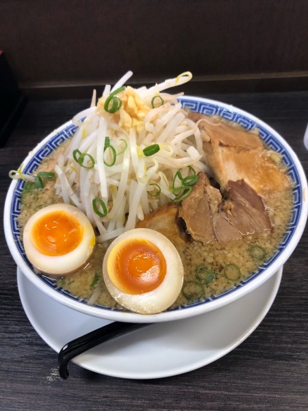 「豪ー麺中+味付け卵　840+150」@豪ーめん 水沢店の写真