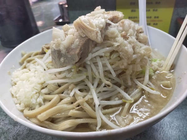 「大二郎3.5玉（麺硬め・脂かたまり・にんにく）」@ラーメン二郎 新宿小滝橋通り店の写真
