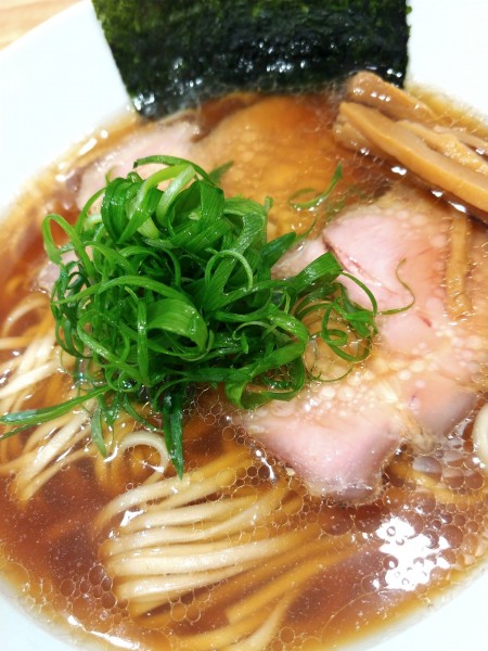 「中華そば 醤油・平打ち麺」@地球の中華そばの写真