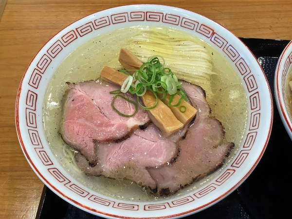 「【限定】名古屋コーチンの極上炙り肉中華そば 塩」@中華そば よしかわ 三井アウトレットパーク入間店の写真