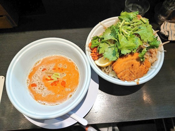 「濃厚トムヤン二郎系つけ麺（ヤサイ増し）＋パクチー大盛り」@らーめん 三極志の写真