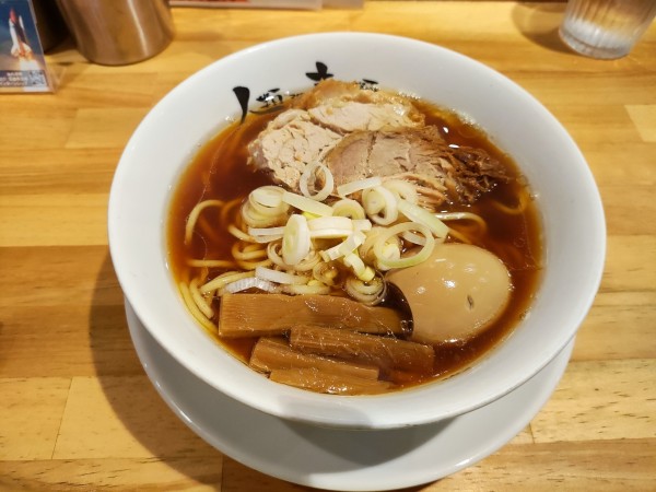 「らーめん原点（チャーシュー極厚）　煮卵　餃子」@人類みな麺類の写真